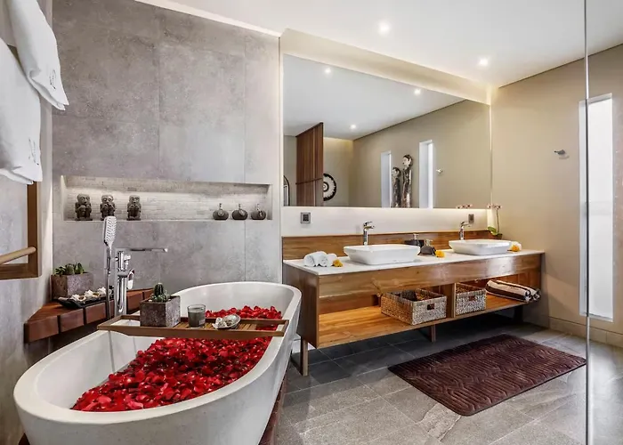Villa Luxury 6br 400m To Finns Canggu (Bali)