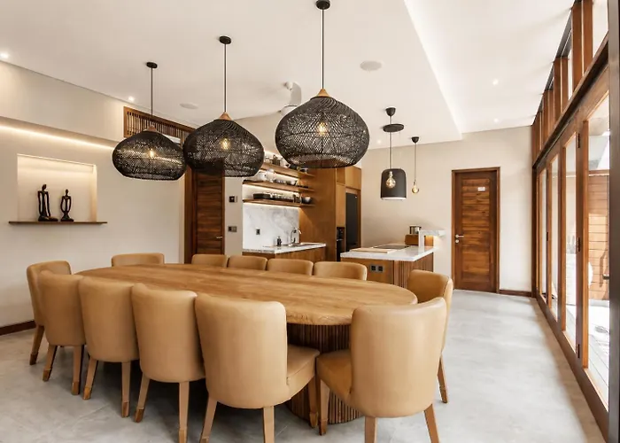 Luxury 6br 400m To Finns Villa Canggu (Bali)